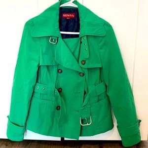 Like new- EUC Beautiful Kelly green belted short trench jacket with lining
